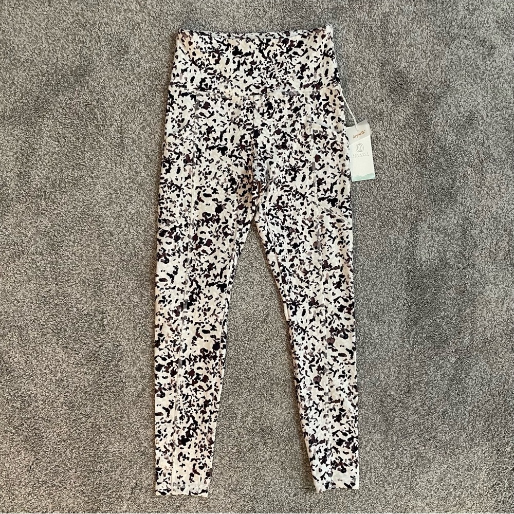 NWT Balance Collection Women's Size S White Purple Spotted Floral Spray Leggings